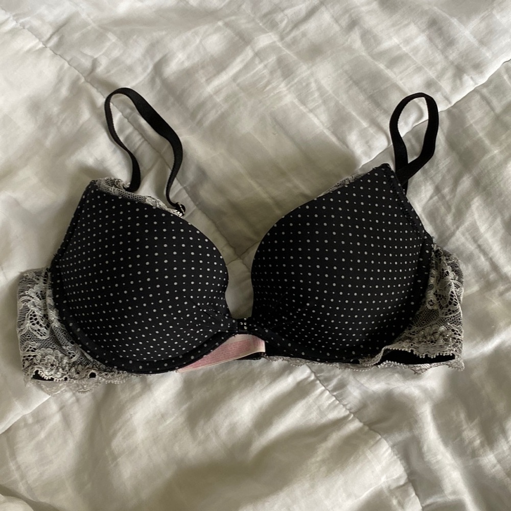 REPOSH - Victoria's Secret Cups Bonnets Bra 34A